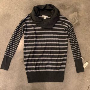 COWL NECK GRAY STRIPED SWEATER